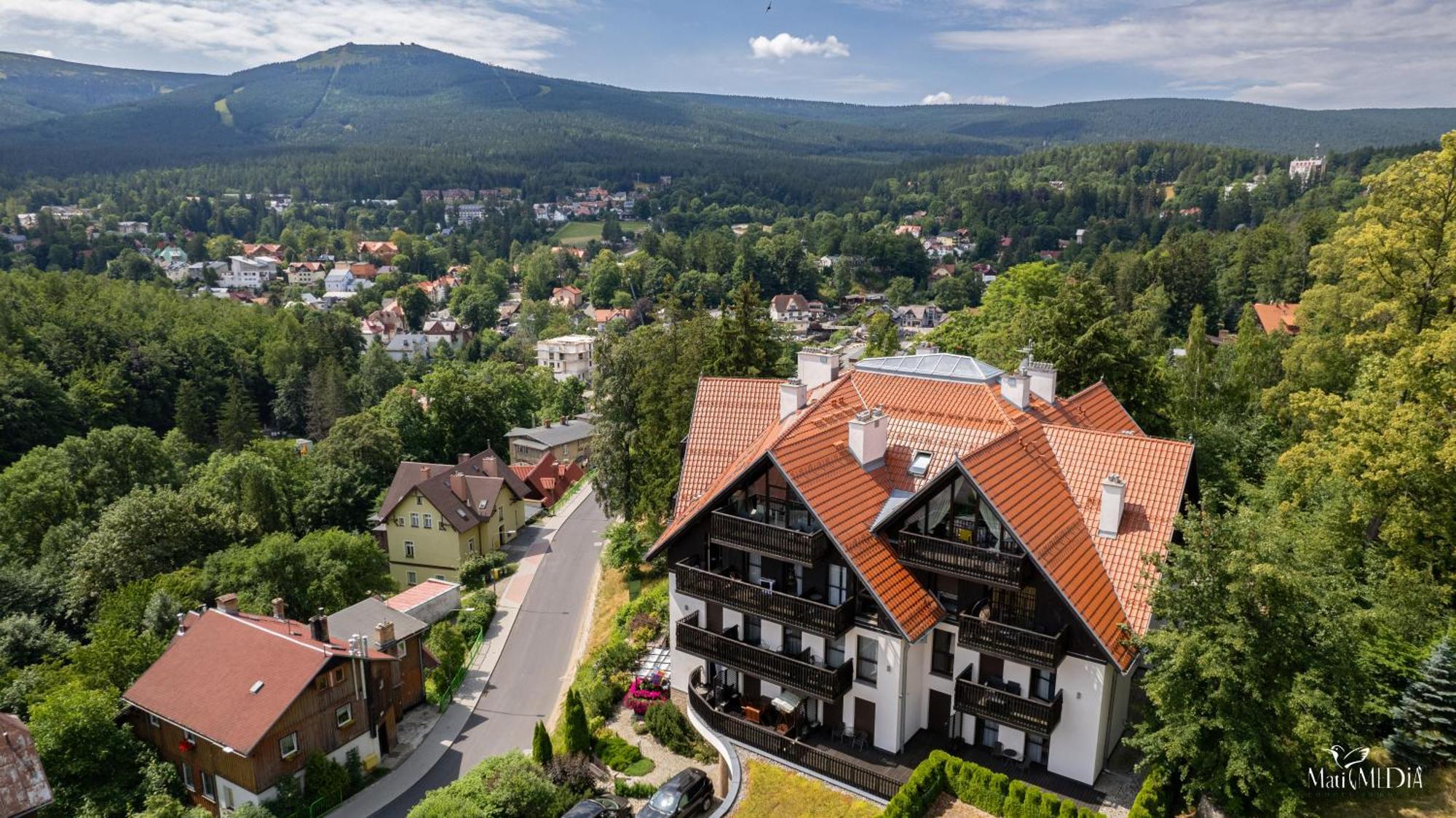 Apartament Panorama Gor - Centrum Miasta Z Widokiem Na Szrenice شكلارسكا بوريبا المظهر الخارجي الصورة