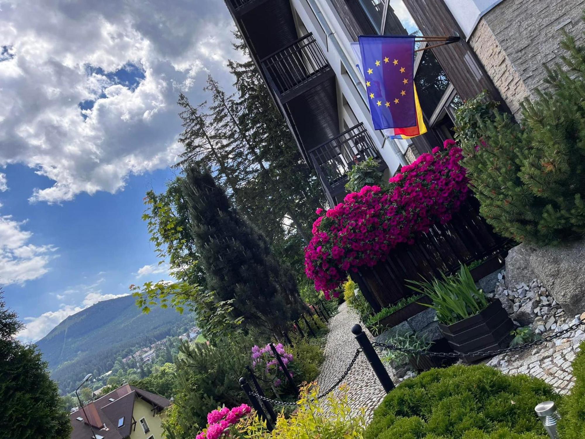 Apartament Panorama Gor - Centrum Miasta Z Widokiem Na Szrenice شكلارسكا بوريبا المظهر الخارجي الصورة